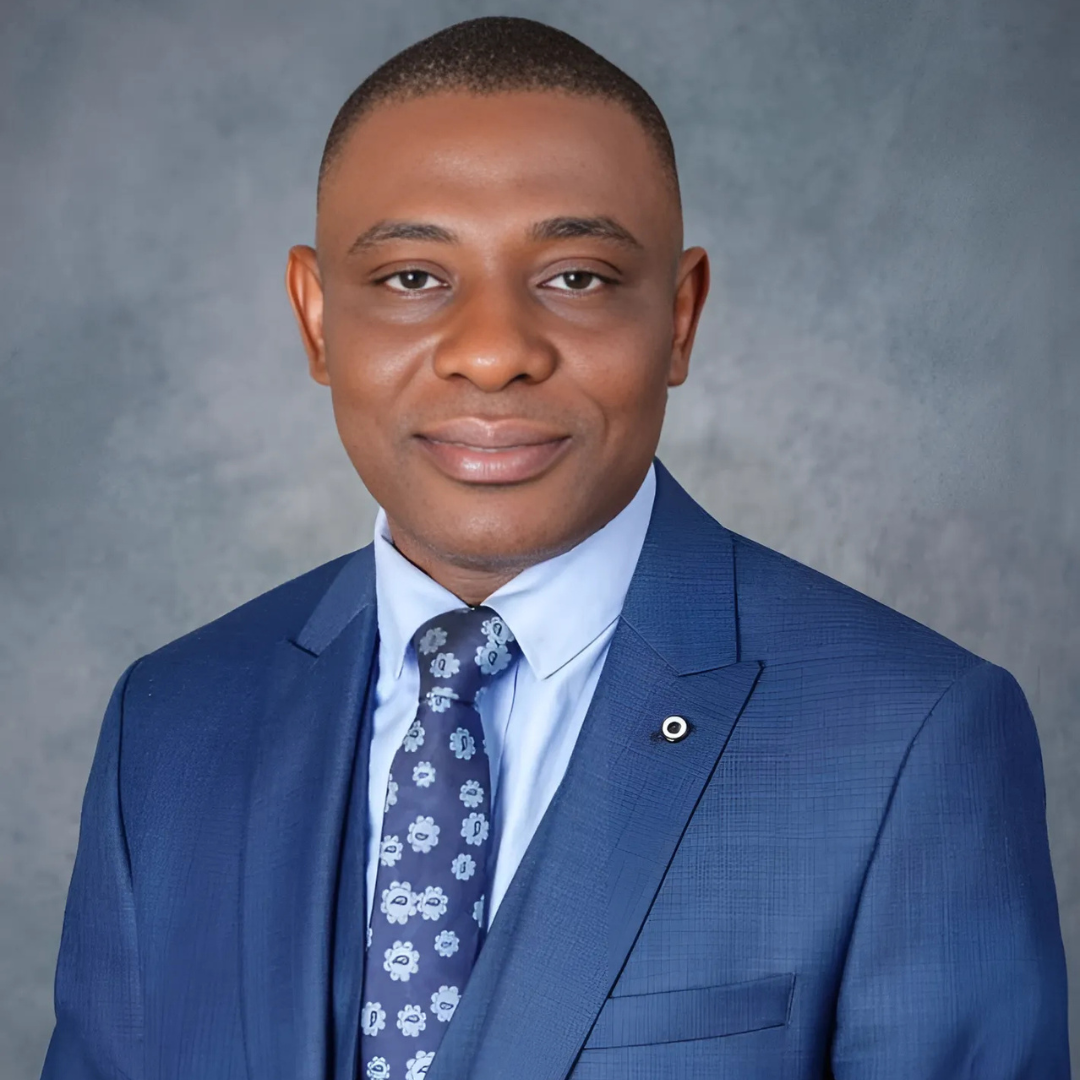 white and gold minimalist happy birthday instagram post